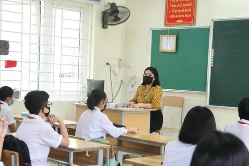 Giáo viên ngày càng e dè vì một sơ suất nhỏ có thể thành 'cơn bão mạng'