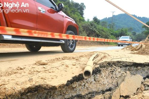 Quốc lộ 48 đoạn qua xã Châu Thắng (Quỳ Châu) vẫn chưa được khắc phục sau đợt lũ lớn tháng trước