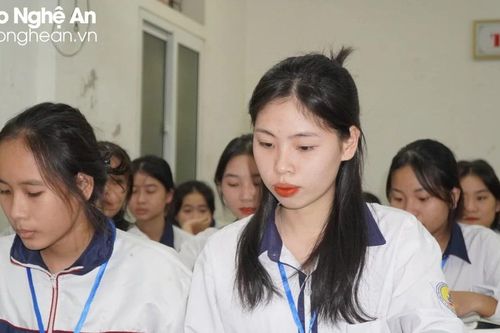 Nữ sinh khối Giáo dục thường xuyên chia sẻ bí quyết đạt thủ khoa môn Lịch sử