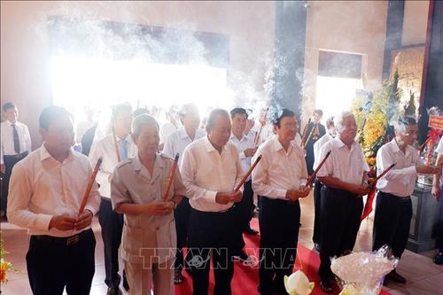 Dâng hương tưởng nhớ Anh hùng dân tộc Nguyễn Trung Trực