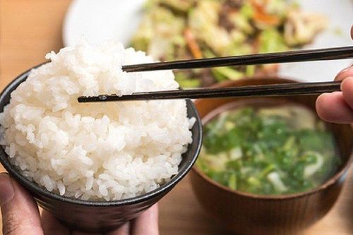 Ăn cơm nguội hâm lại liệu có gây ung thư?