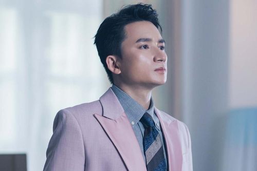 Bản hit lớn của Vpop được Phan Mạnh Quỳnh sáng tác vào năm lớp 9: Danh tính chẳng đâu xa lạ!