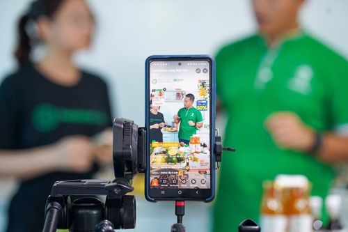 Tìm đầu ra cho sản phẩm OCOP bằng mô hình Mua sắm - Giải trí qua livestream