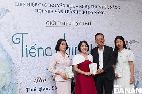 Giới thiệu tập thơ 'Tiếng chim xanh biếc' của nhà thơ Nguyễn Nho Khiêm