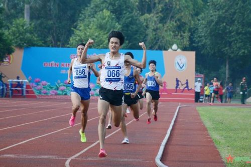 Lương Đức Phước giành HCV nội dung 1.500m