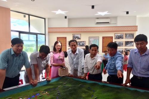 UBMTTQ Việt Nam thị xã Ninh Hòa: Tổ chức về nguồn tại Khu lưu niệm Chiến thắng Vườn Gòn - Đá Bàn