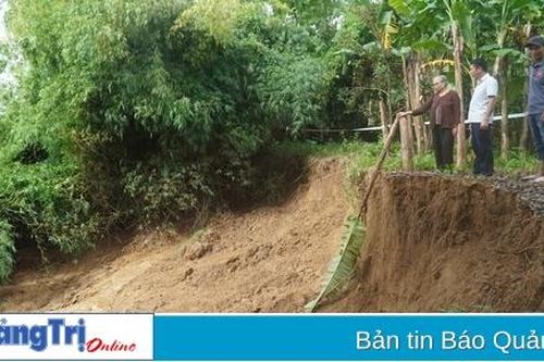 Nhiều điểm dọc bờ sông Hiếu bị sạt lở nghiêm trọng