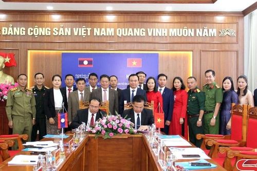 Hội đàm giữa Thành phố Sơn La với huyện Sầm Nưa và huyện Huổi Sài