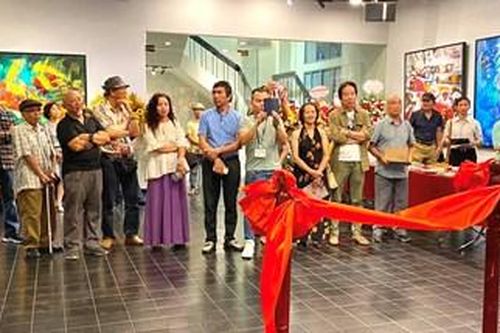 Họa sĩ Đặng Mậu Tựu triển lãm tranh về 'Hạt bụi nhân gian'