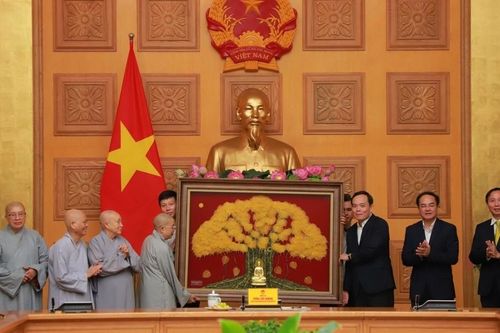 Phó Thủ tướng Trần Lưu Quang, Bộ Nội vụ, Ban Tôn giáo Chính phủ biểu dương chư Ni GHPGVN
