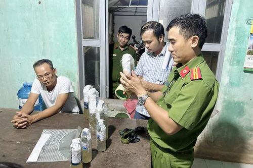 Báo động nạn ô nhiễm sông ngòi, cảng biển ở Quảng Trị