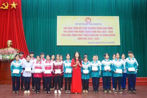 Quảng Trị: Hơn 6 tỉ đồng học bổng từ các tổ chức phi chính phủ tặng học sinh, sinh viên vượt khó, hiếu học