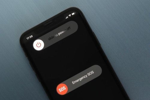 Tại sao nên tắt nguồn smartphone vài phút mỗi ngày?