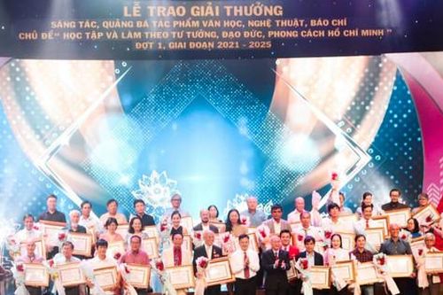 Trao 73 giải thưởng sáng tác, quảng bá tác phẩm văn học, nghệ thuật, báo chí