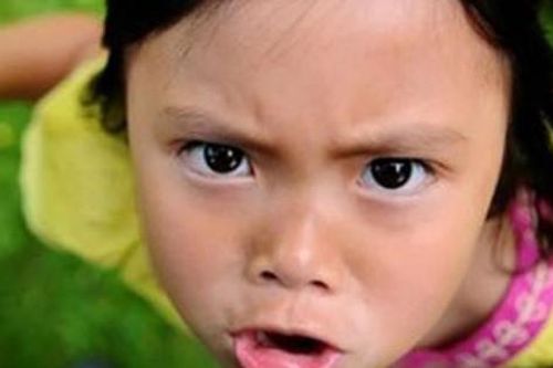 Những đứa trẻ lớn lên ích kỷ và hay bất mãn sẽ có 8 biểu hiện mà cha mẹ cứ tưởng bình thường của con thời thơ ấu
