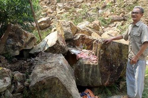Sạt lở núi khiến người dân luôn sống trong cảnh 'bất an'