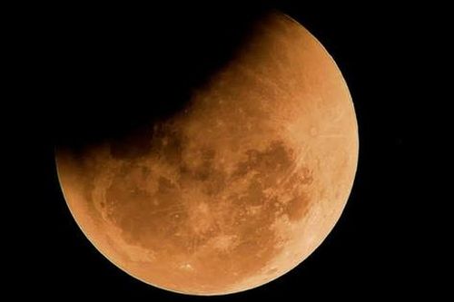 Việt Nam sắp quan sát được nguyệt thực một phần, Mặt Trăng chuyển màu đỏ như máu