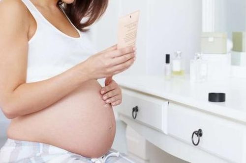 15 thành phần có trong mỹ phẩm ảnh hưởng đến thai nhi nếu mẹ bầu sử dụng