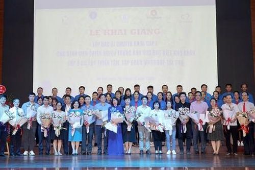 Cả nước cần bổ sung 72.000 bác sĩ và 304.000 điều dưỡng