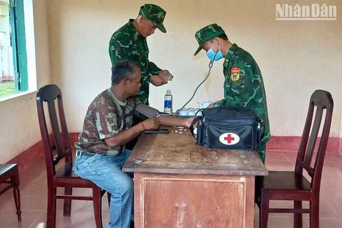 Bộ đội Biên phòng Đắk Lắk tiếp nhận, chăm sóc sức khỏe cho sĩ quan bảo vệ biên giới Campuchia