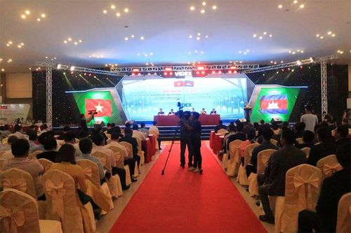 Việt Nam-Campuchia thúc đẩy hợp tác thương mại và kết nối giao thương