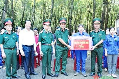 Thượng tướng Võ Minh Lương thăm, kiểm tra Trung đoàn 717