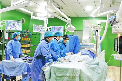 Tháo gỡ 'nút thắt' trong khám chữa bệnh, ổn định lao động dịp cuối năm