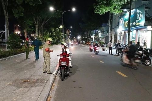 Vụ nổ súng ở công viên tại Tiền Giang: Công an mời 9 đối tượng đến làm việc