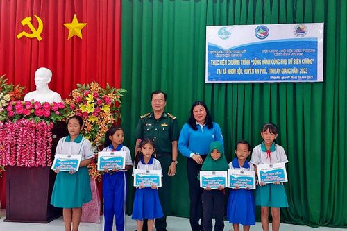 Nhiều chương trình, hoạt động thiết thực chăm lo cho người nghèo