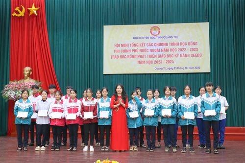 Học sinh Quảng Trị nhận hơn 6 tỉ đồng học bổng từ các tổ chức phi Chính phủ