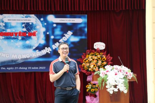 Để học sinh được 'bình thường hóa' với internet và mạng xã hội ở trường học