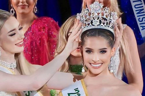 'Búp bê' Venezuela đăng quang Miss International 2023