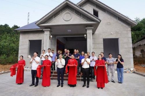 Báo Tuổi trẻ Thủ đô hỗ trợ xây dựng nhà đại đoàn kết cho các hộ nghèo tỉnh Yên Bái