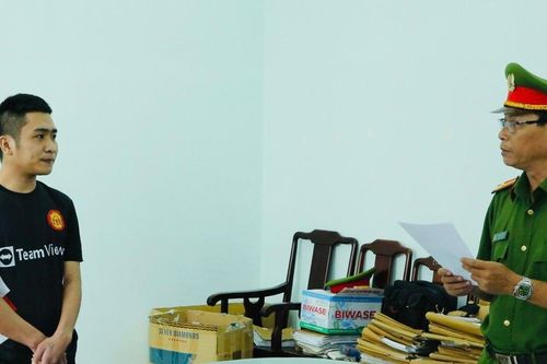 Nam thanh niên dùng dao đâm hàng xóm vì hỏi nhưng không trả lời
