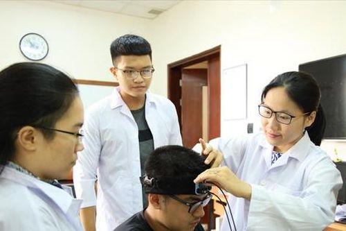 Người trẻ vươn mình bứt phá (Bài 4): Nữ tiến sĩ trẻ 'lo' bệnh người già