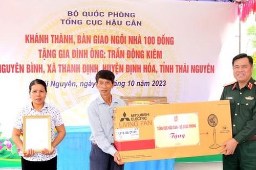 Tổng cục Hậu cần tri ân thân nhân liệt sĩ và căn cứ địa cách mạng