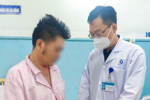 Một tháng sau khi ăn cá, người đàn ông suýt tử vong