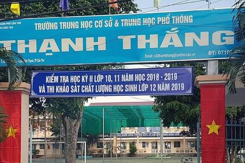 Đang ngồi nghỉ ở sân trường, nữ sinh bất ngờ bị lưỡi dao găm vào đầu