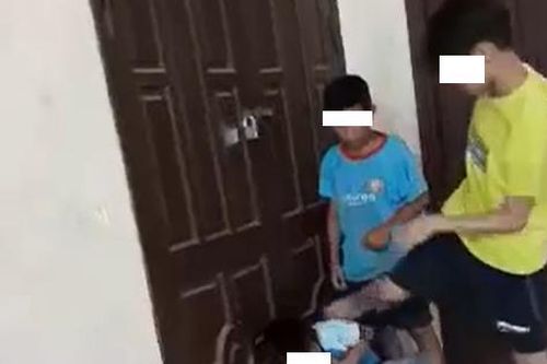 Tận cùng nỗi đau khi có con bị đánh đến hoảng loạn, gọi bố mẹ là 'côn đồ tốt'