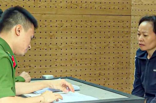 Khởi tố nữ nhân viên nhà bếp bỏ thuốc trừ sâu vào thức ăn của học sinh