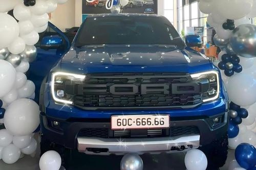 Biển 60C-666.66 đấu giá 1,7 tỷ đồng được nữ đại gia gắn lên xe bán tải Ford