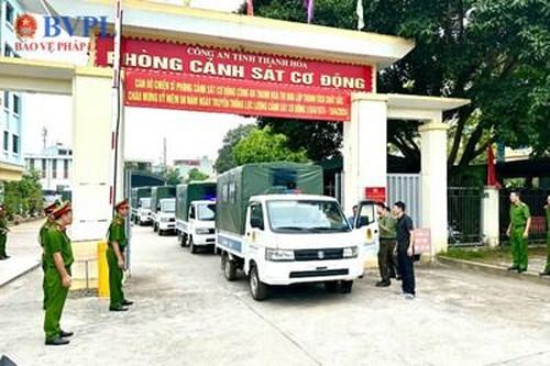 Công an Thanh Hóa bàn giao 217 xe ô tô tải cho Công an xã, thị trấn