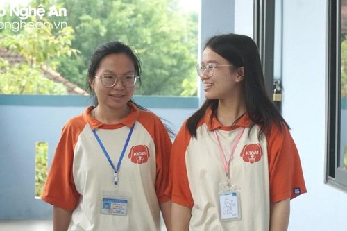 Đường đến giải Nhất, thủ khoa môn Toán của 2 nữ sinh người dân tộc Thái
