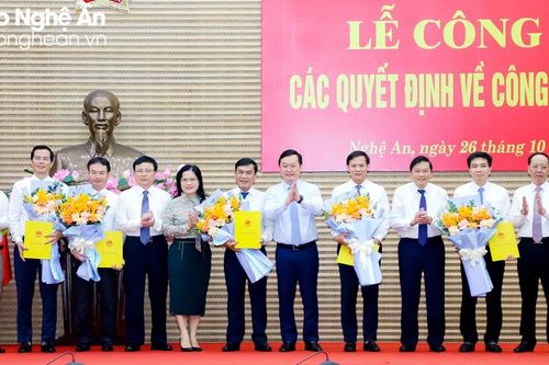 Nghệ An công bố các quyết định bổ nhiệm Giám đốc, Phó Giám đốc các Sở: Xây dựng, Giao thông Vận tải và Phó Chánh Thanh tra tỉnh