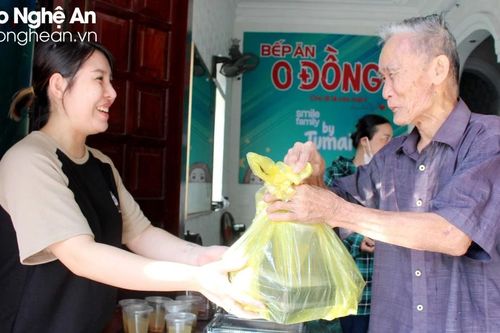 'Bếp ăn 0 đồng' trao hàng nghìn bữa cơm nghĩa tình ấm lòng người bệnh