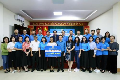 Trao nhà tình nghĩa, tập huấn nghiệp vụ Công đoàn của Khối Thi đua III