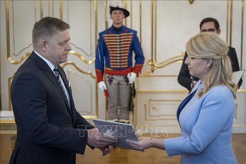 Điện mừng Thủ tướng và Chủ tịch Quốc hội nước Cộng hòa Slovakia