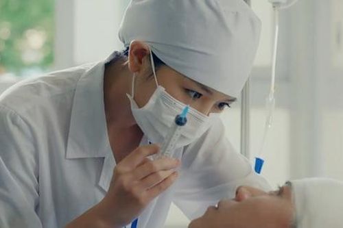 Phim 'Biệt dược đen': Cảnh bị Kira tiêm 'nước khoái', ông Sáng lộ diện là bố của Điều?