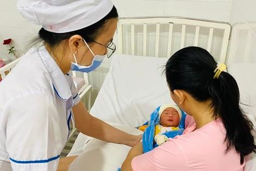 Sản phụ bị rối loạn dẫn truyền nhịp tim hiếm gặp