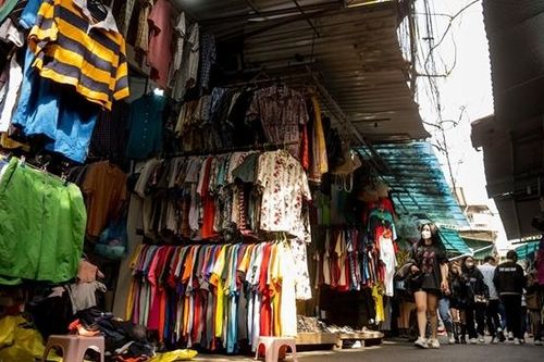 Từ 'chợ đồ si' đến thị trường tỷ đô